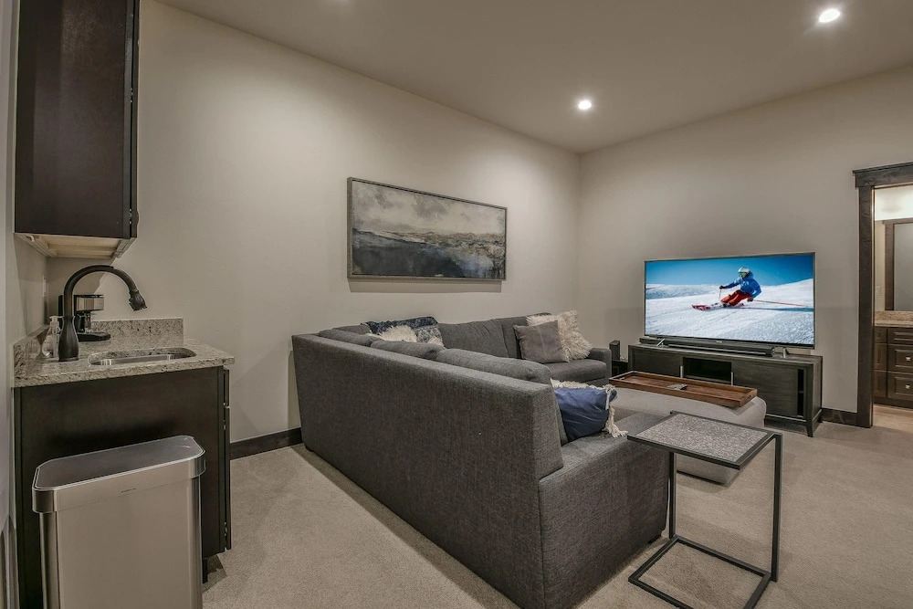 Alders 54 Outpost Dr