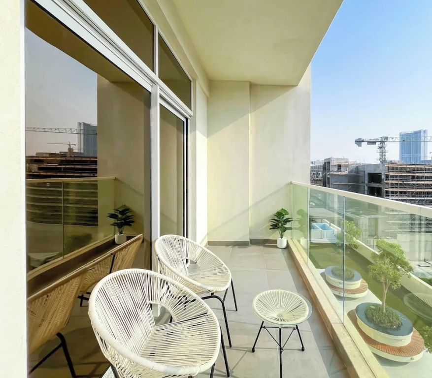 Jewelz Luxury 2BR Balcony, Pool & Garden Views