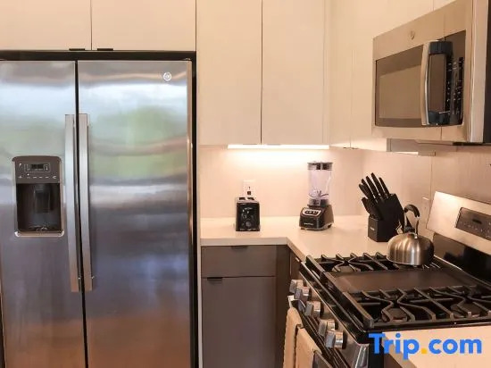 Bright&Cozy Getaway W/Pool Parking near Disneyland