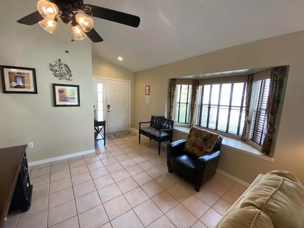 1531GUV -Home away from home! Golf front villa!