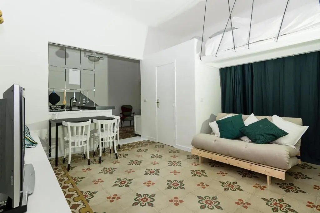 Boat Design Studio Apartment