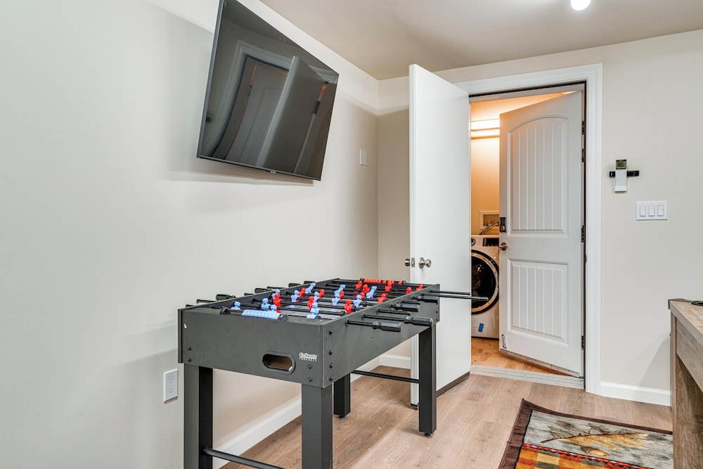 Game Room & Hot Tub! Dog-friendly Arnold Retreat