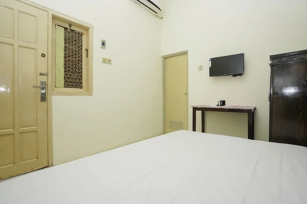 Oyo Life 2573 Griyo Kost Putra 205