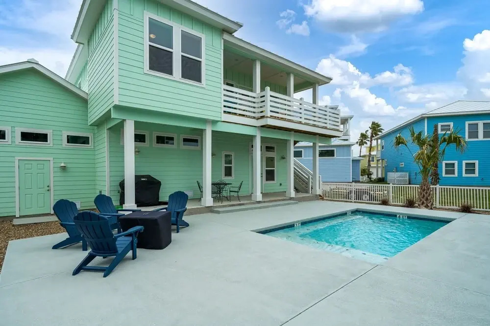 The Gruene Escape 4 Bedroom Home by Redawning