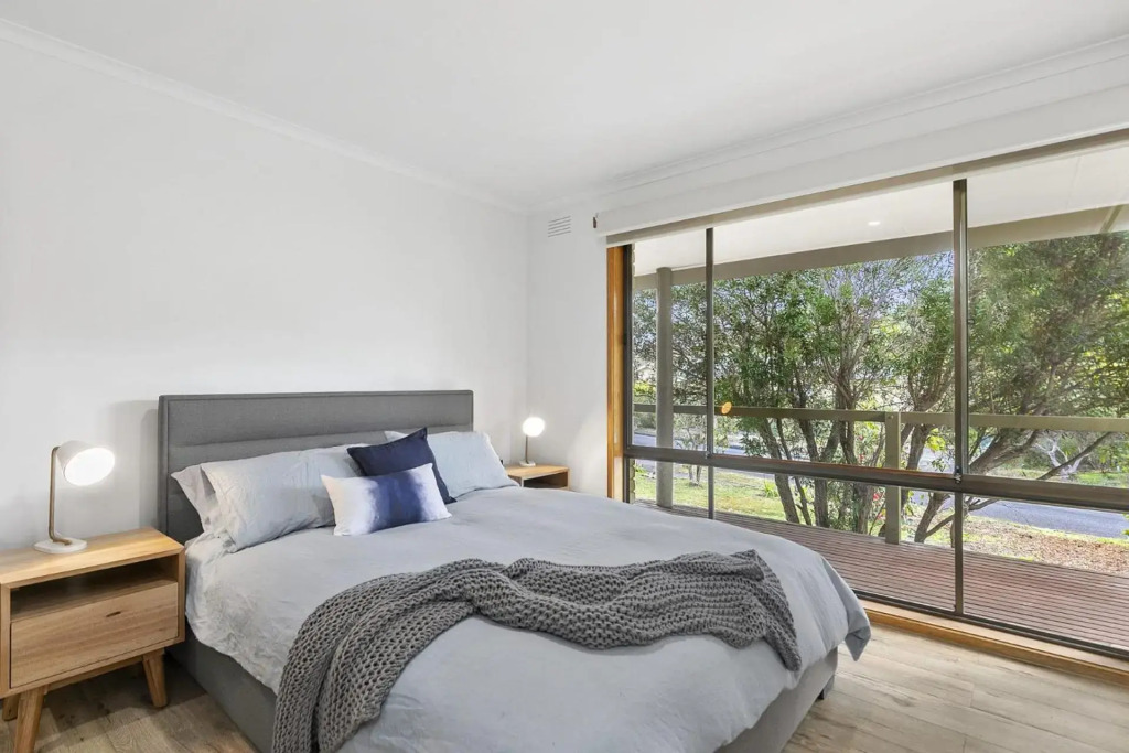 The Beach Hut - BYO Linen
