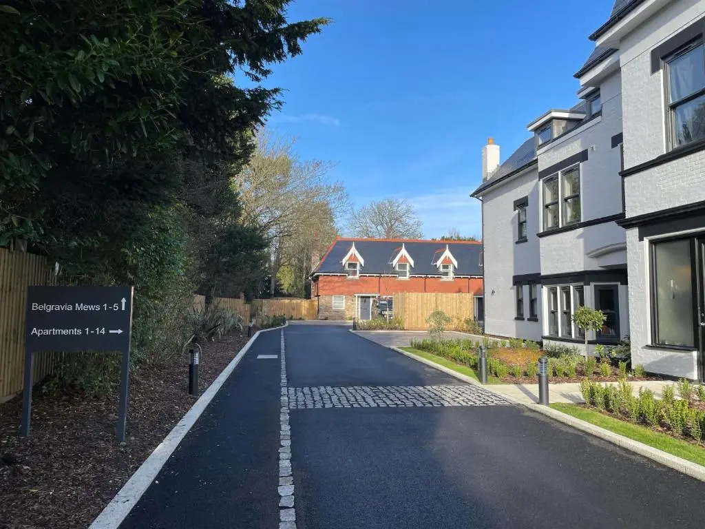 Bournemouth cottage 6mins from beach, free parking