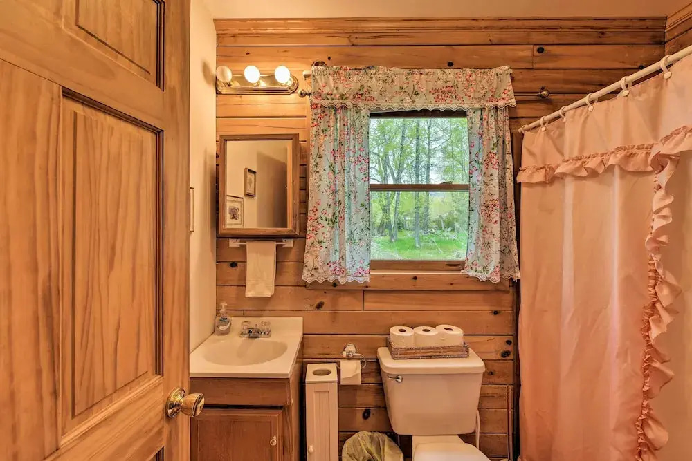 Cozy Colorado Cabin w/ Deck, Grill & River Access!