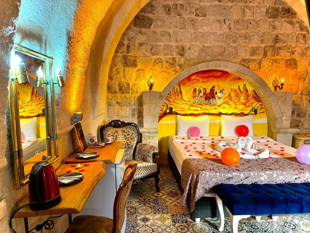 THE RED HORSE HOTEL