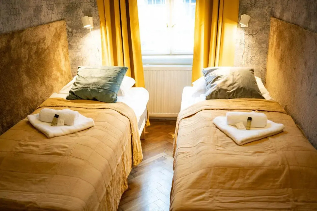 Chain Bridge Home 3BDRM, 2BTHRM,4BED,AC, FAST WIFI