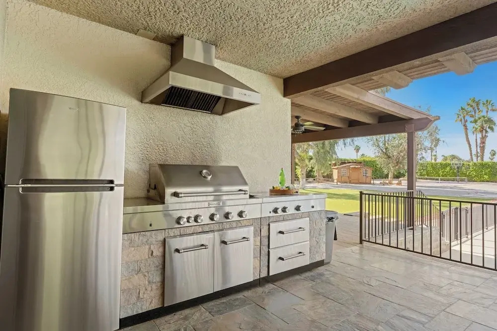 Pool, Sports Court, Game Garage, & Fire Pit Olivano Ranch by Avantstay