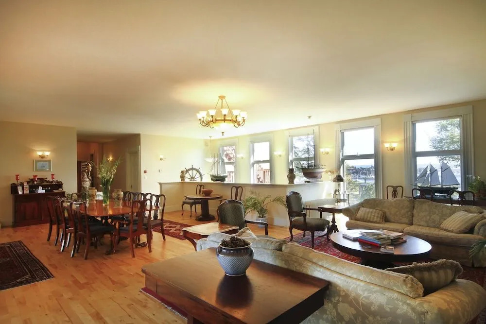 Homeport Historic Bed & Breakfast/Inn c 1858