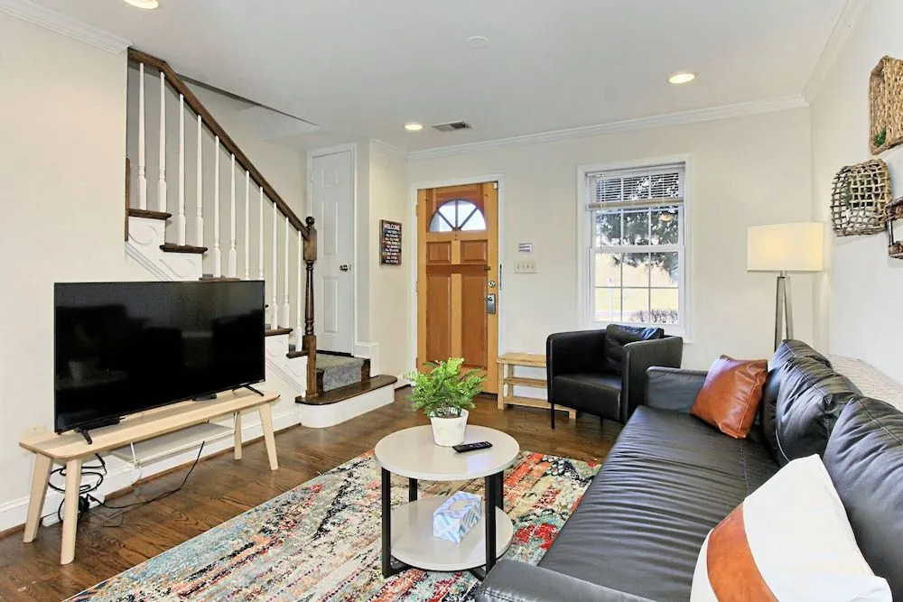 Beautiful 3br/2ba Colonial House | CozySuites