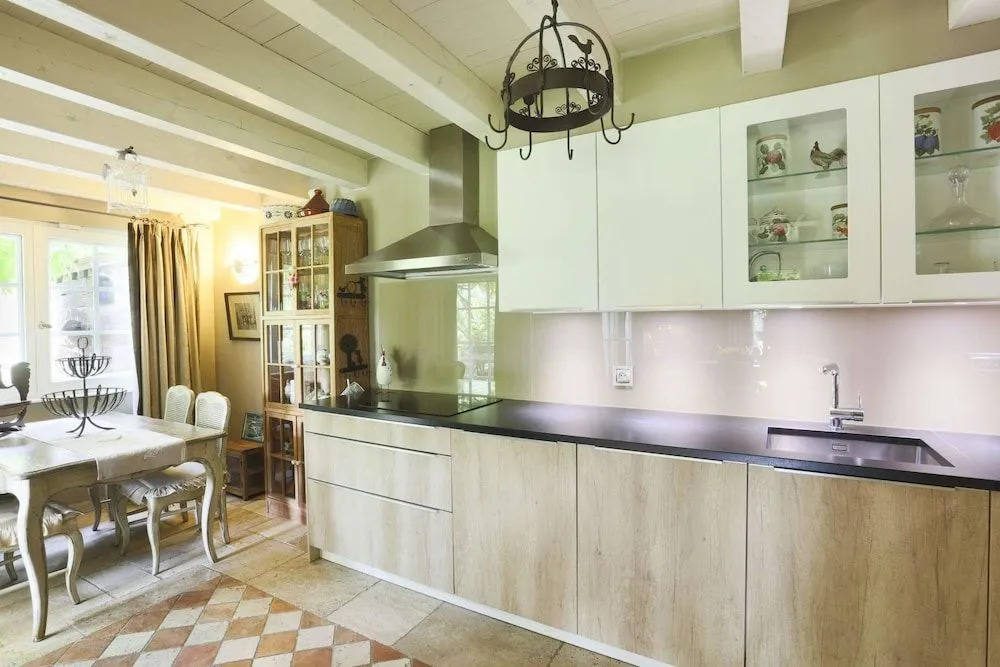 Le B. Cottage