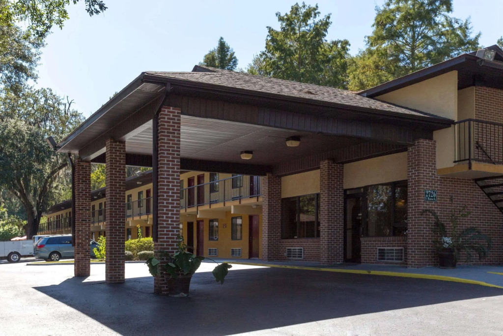 Howard Johnson Express Inn - Tallahassee