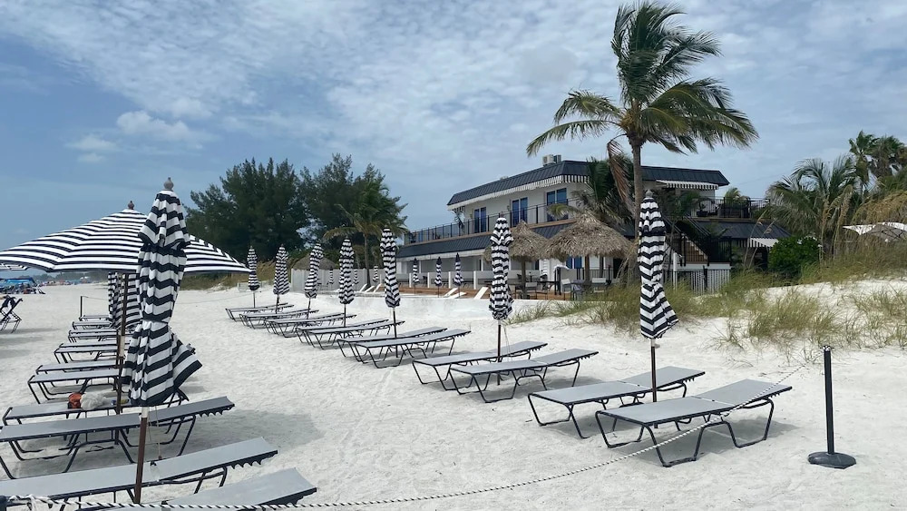 Tropic Isle At Anna Maria Island Inn
