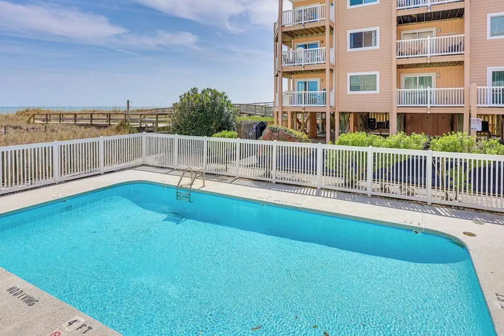 Breezy Carolina Beach Condo w/ Balcony & Pools!