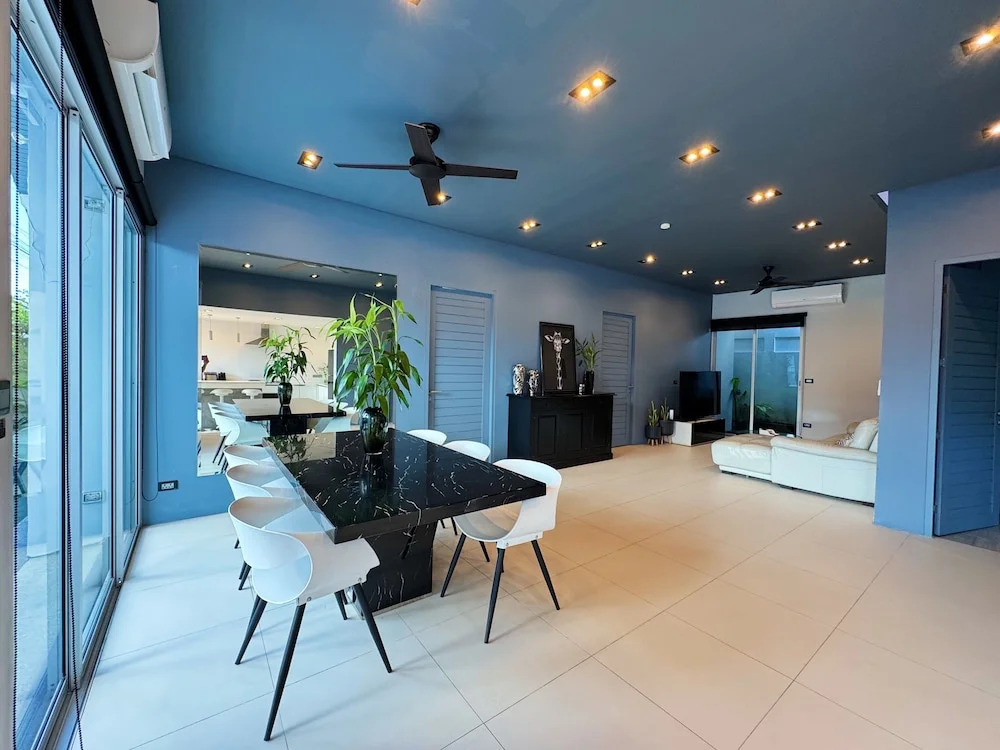 Contemporary 3bd Safari Pool Villa Near Nai Yang Beach