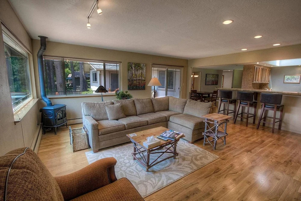 Meadowview Hideaway by Lake Tahoe Accommodations