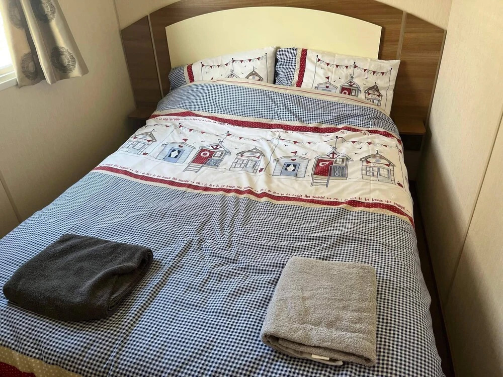 Heacham Beach Caravan - Sleeps 6 - Pets Ok