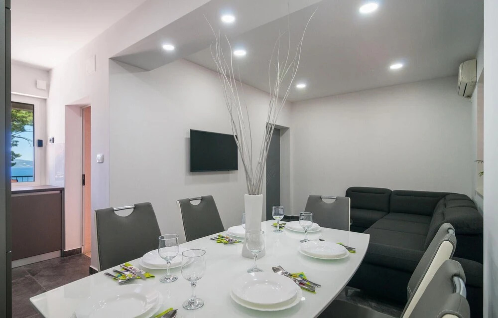 Beautiful Home in Omis With Wifi and 8 Bedrooms