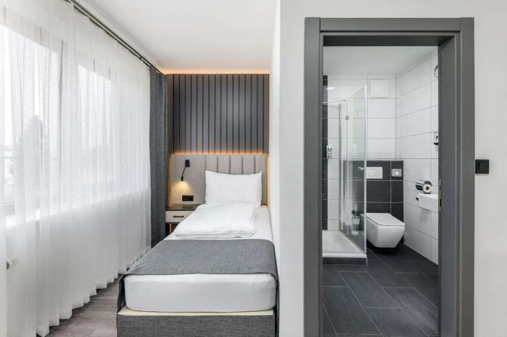 PARKHOTEL BRAUNAU - 24 Stunden Self Check-IN