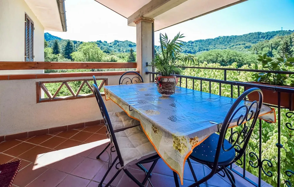 Awesome Home In Camaiore With Wifi