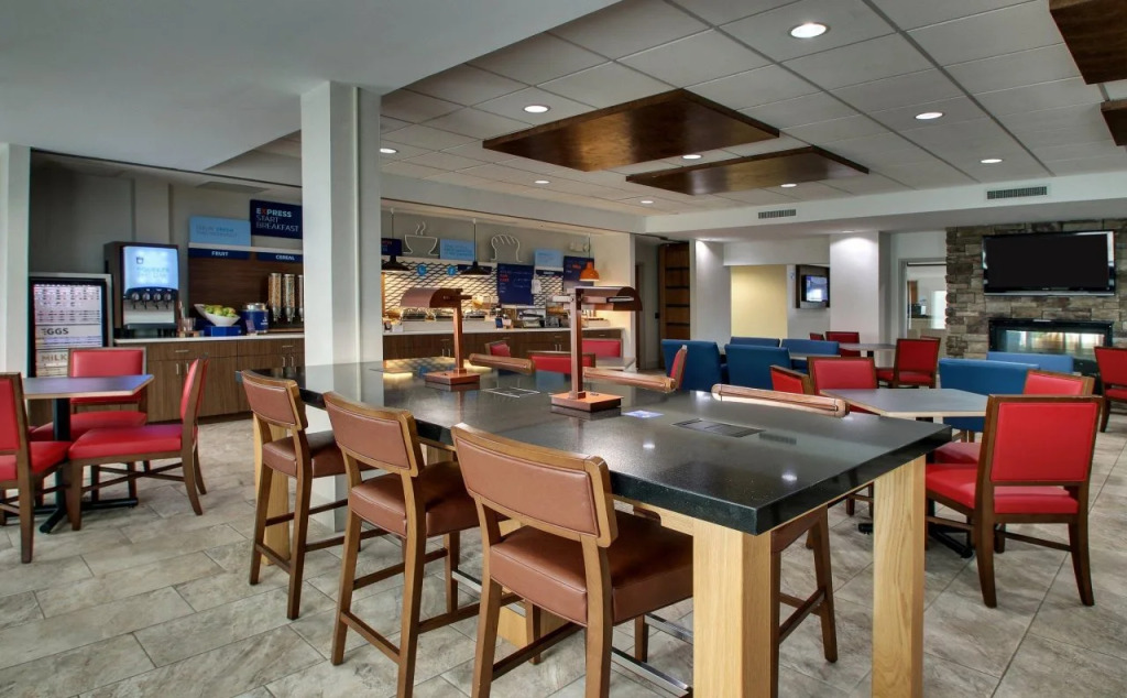 Holiday Inn Express Hotel & Suites Waukegan/Gurnee by IHG