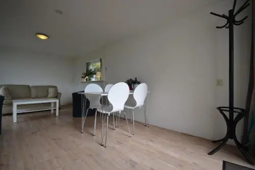 Annes Family Home with private parking