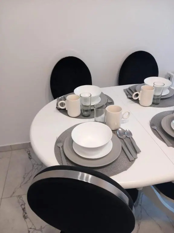 North Pipera apartment w parking & self check in