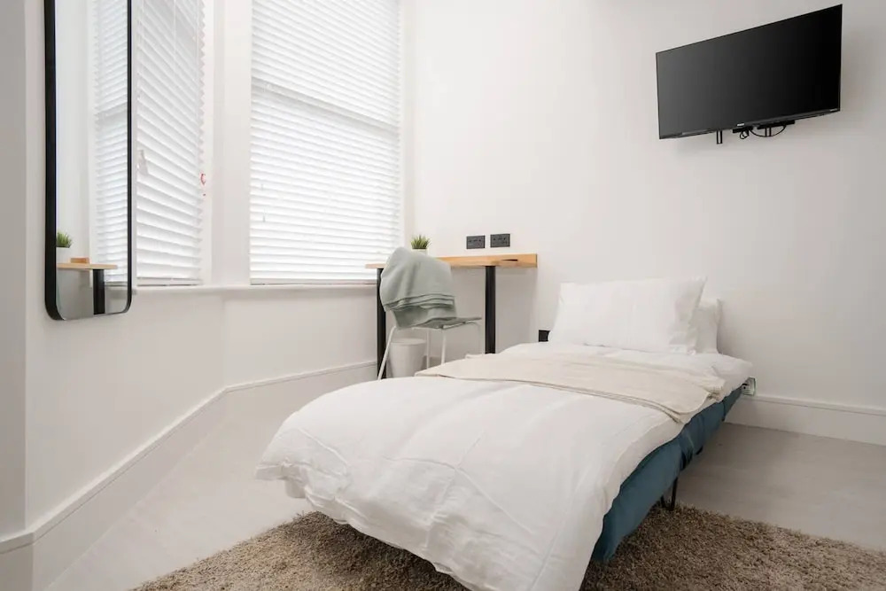 Private Ensuite Minifridge Desk Free Parking