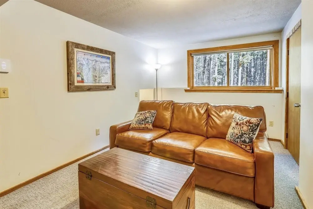 Wagon Wheel Retreat 4 Bedroom Home by RedAwning