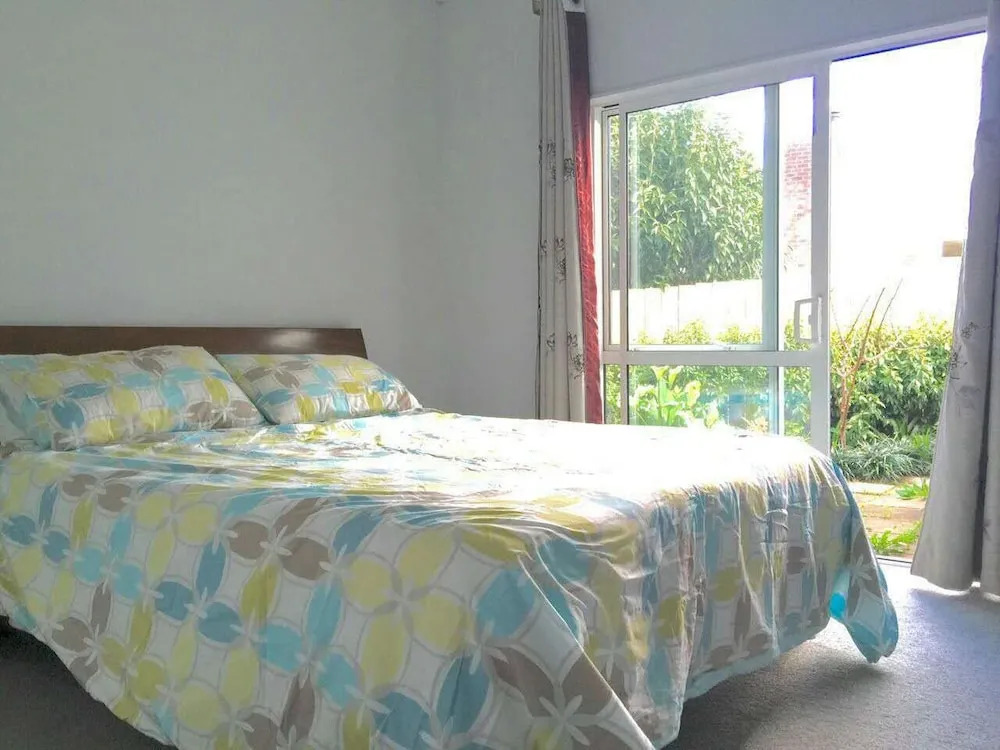 Cute One Bed Room on Lake Road