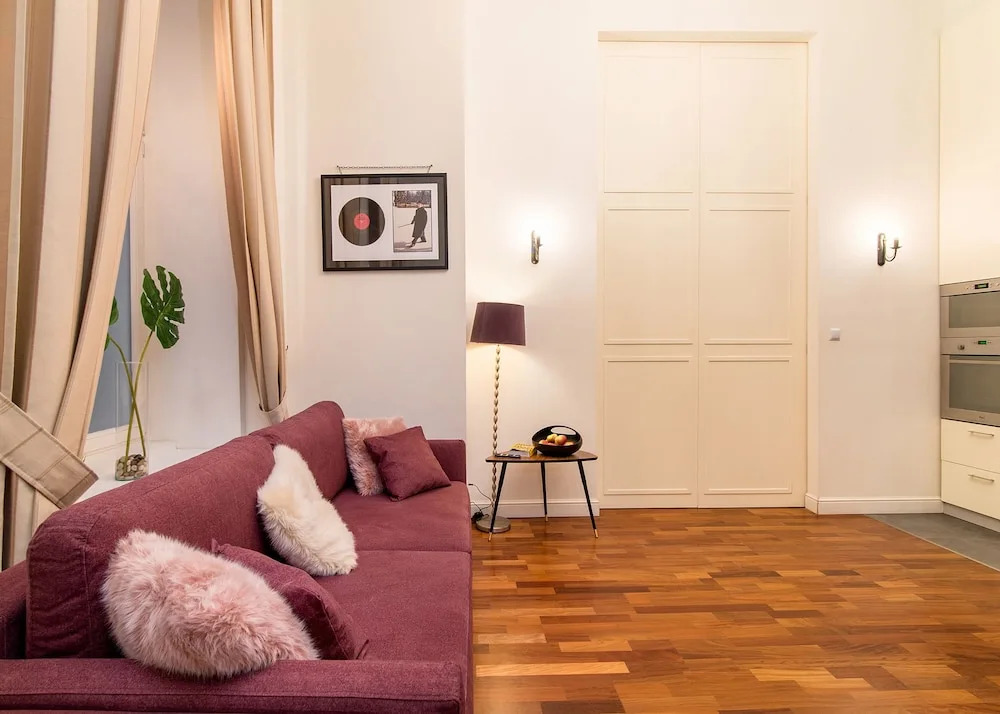 Metro Nowy Swiat Apartment