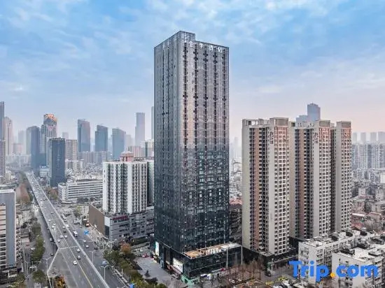 JI Hotel (Wuhan Jianghan Bridge High-Rise River View)