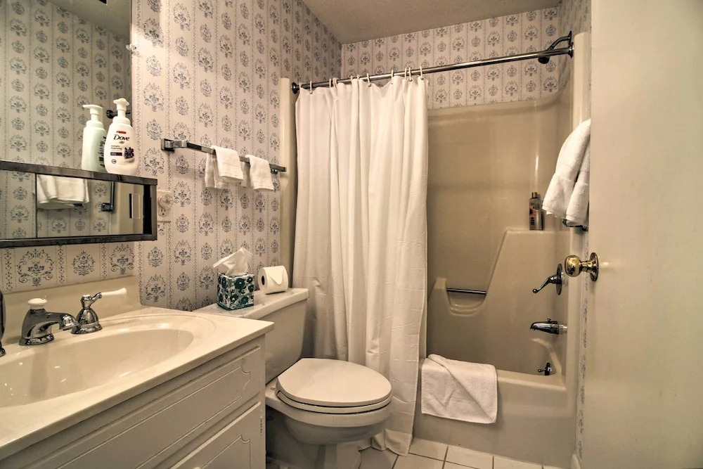 Adventure Home: Trails, Pool, Gym & Tennis Access