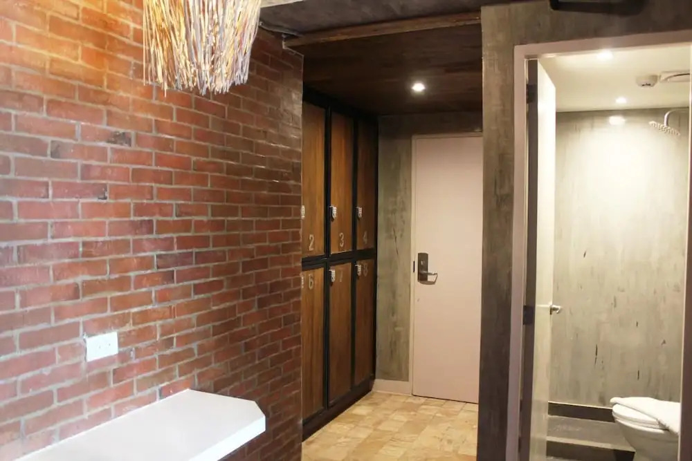 CONNECTOR Hostel