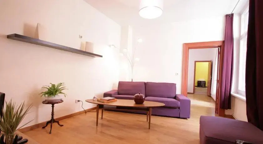 Trone Apartment