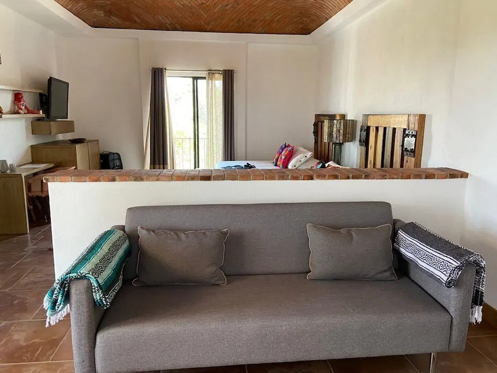Quiote Guest House by Homelyrooms