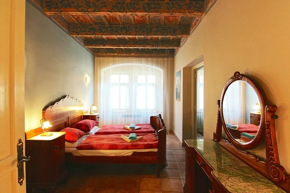 Rustic 2 Bedroom apt in the Heart of Mala Strana