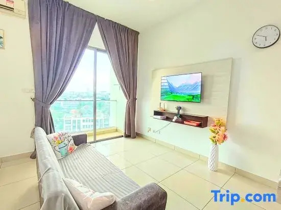 Homely Cybersquare Ensuite with Skyline View #CS5