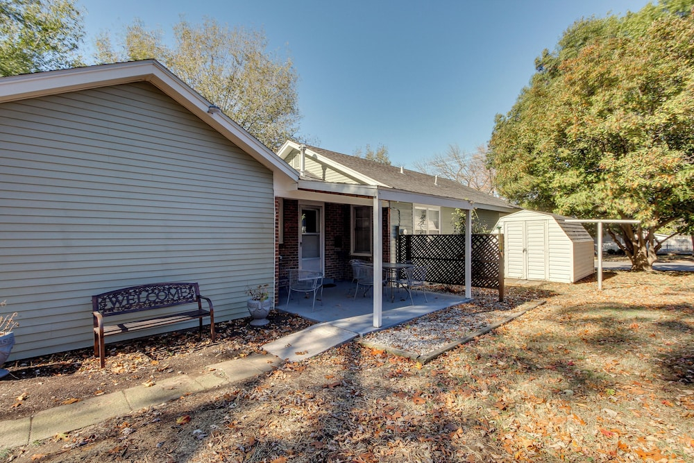 Missouri Escape w/ Furnished Patio, Near Downtown!