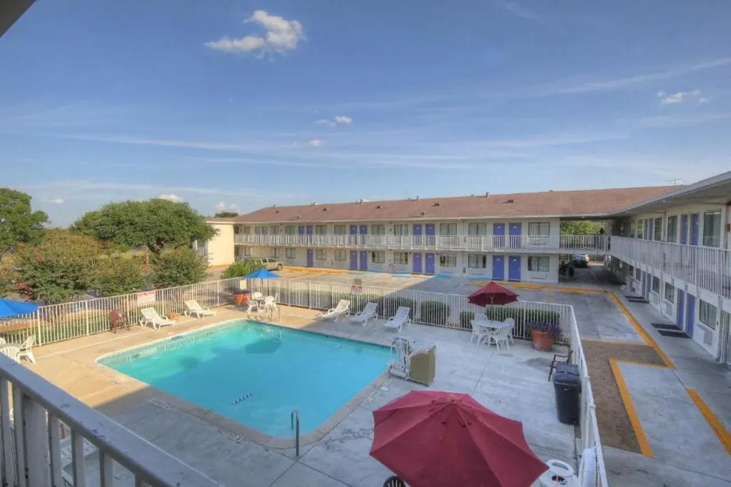 Motel 6 San Antonio, TX - Fiesta