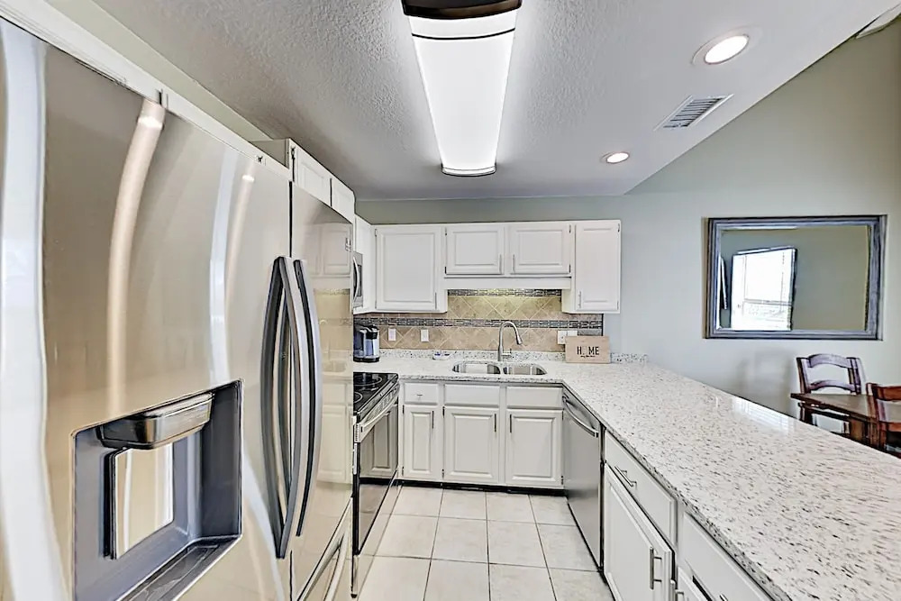 Beachside W/ Balcony - Walkable Location! 3 Bedroom Condo