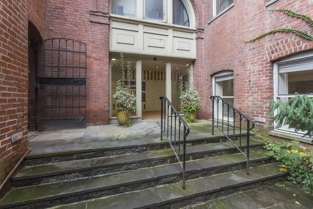 Chateau She Shed - Rittenhouse - A Taste of Paris