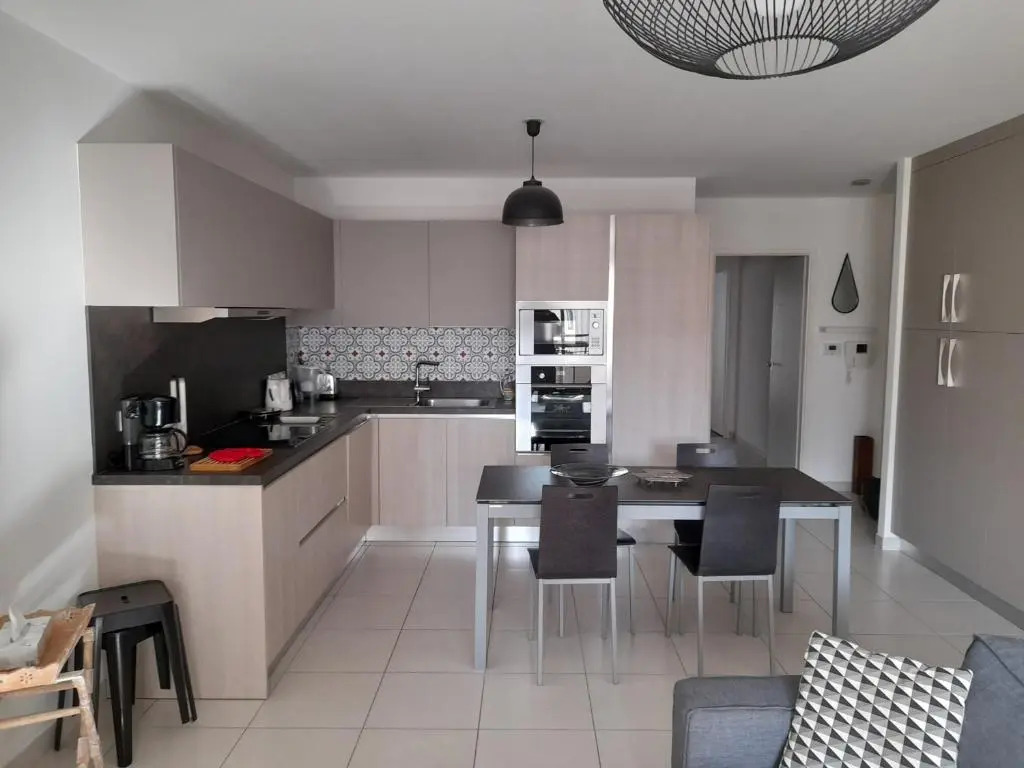 Appartement Central à Arcachon avec 2 Chambres, Parking Privé et Proche Plages - FR-1-319-16