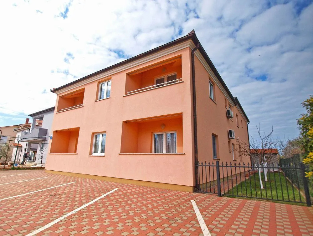 Apartments 1282