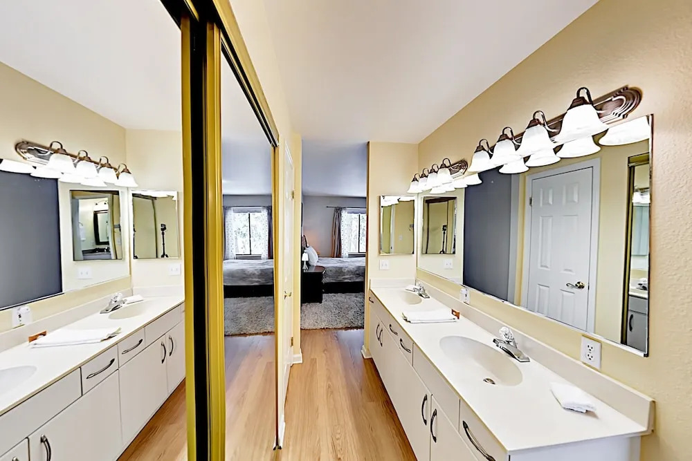 13784 Truckee - 4 Bedroom Home