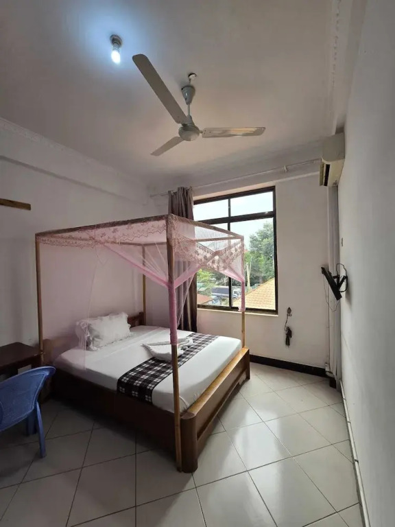 Twiga Hotel - Tulivu Urban