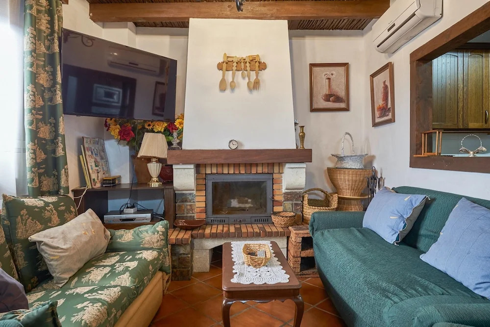 Villa With 6 Bedrooms in Puebla de Don Rodrigo, With Wonderful Mountain View, Private Pool, Furnished Balcony