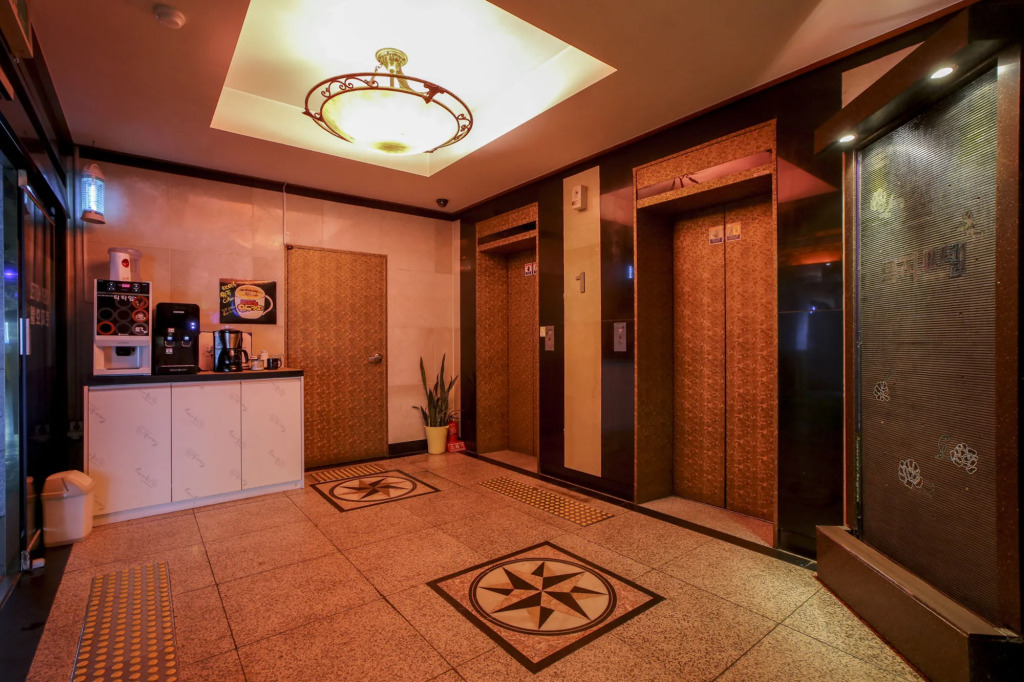 Rozy Hotel